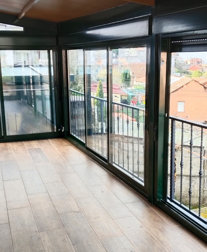 Trabajo de carpintería de aluminio